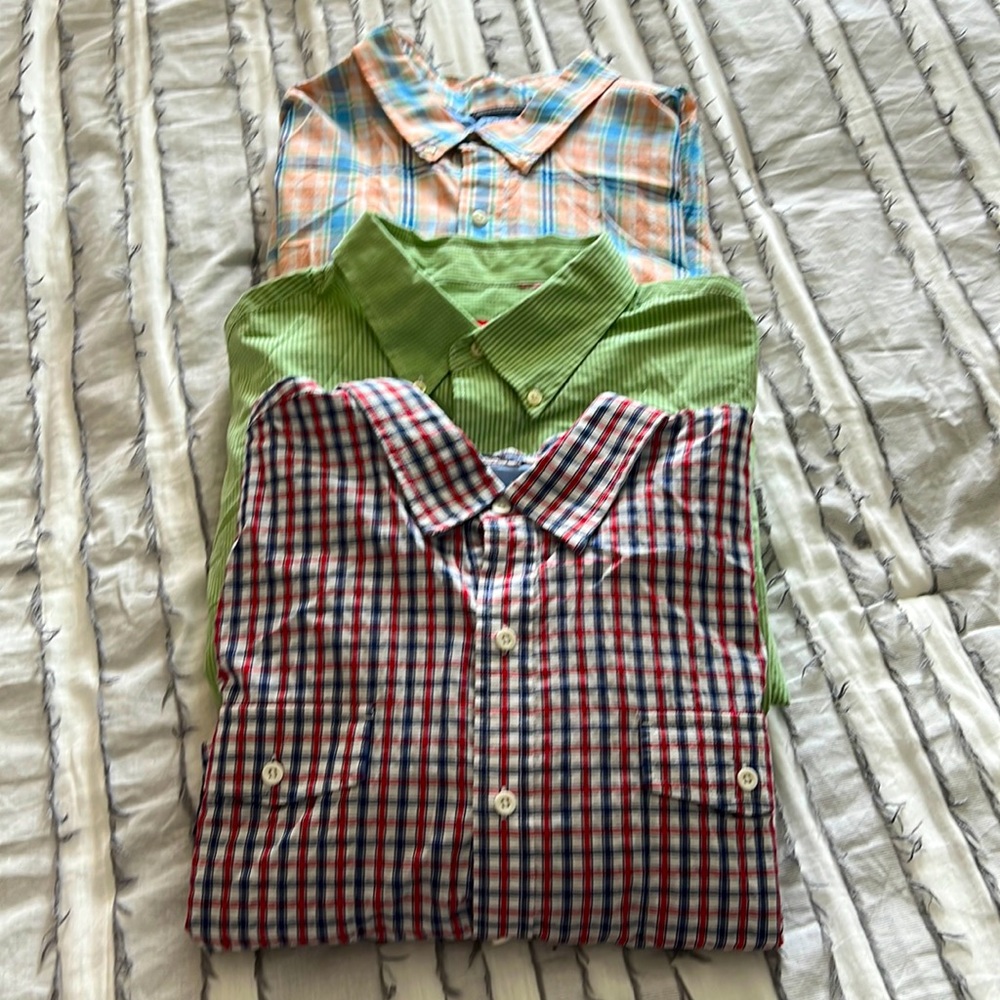 Men’s Izod Button Down Shirts.  Sold as Lot of 3. Size XL. EUC.